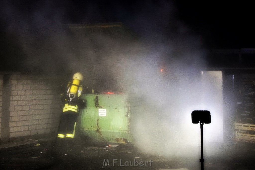 Feuer Papp Presscontainer Koeln Hoehenberg Bochumerstr P060.JPG - Miklos Laubert